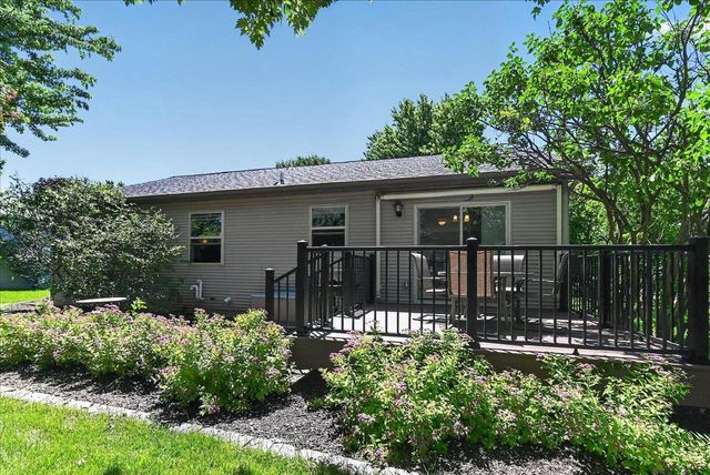 1340 Prairie Rose Drive, Sun Prairie, WI 53590