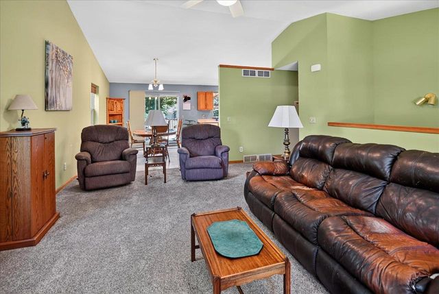 1340 Prairie Rose Drive, Sun Prairie, WI 53590