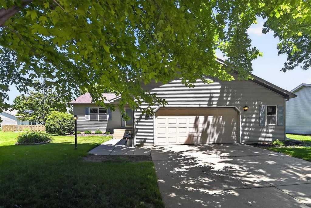 1340 Prairie Rose Drive, Sun Prairie, WI 53590