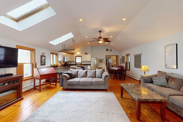 42 Water St, Northampton, MA 01053
