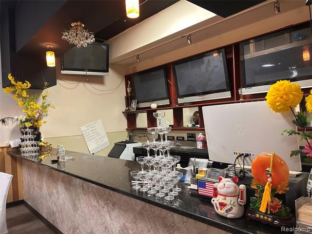 3854 E 13 Mile Road, Warren, MI 48092