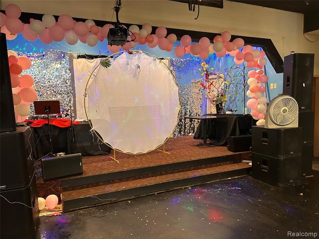 3854 E 13 Mile Road, Warren, MI 48092