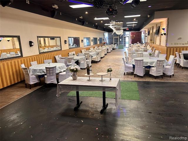 3854 E 13 Mile Road, Warren, MI 48092