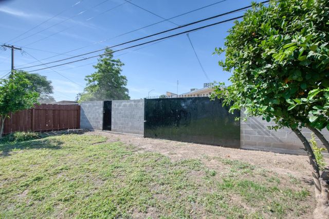 4011 E Madison Avenue, Fresno, CA 93702