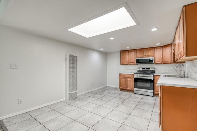4011 E Madison Avenue, Fresno, CA 93702