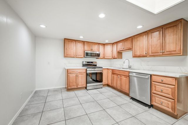 4011 E Madison Avenue, Fresno, CA 93702