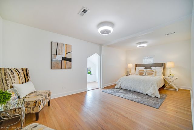 8100 S Cornell Avenue, Chicago, IL 60619