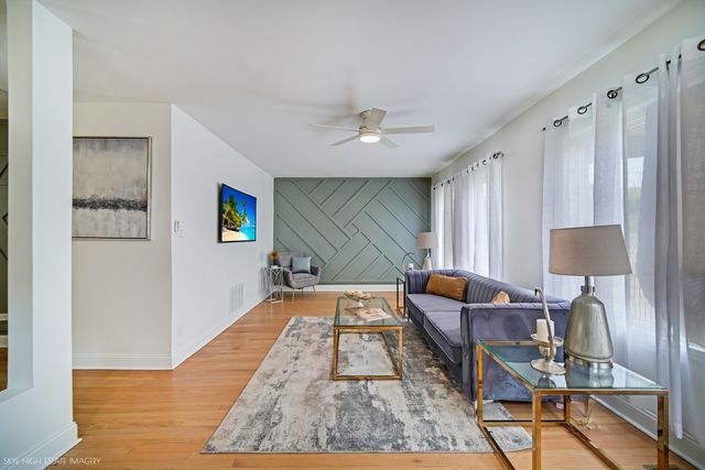 8100 S Cornell Avenue, Chicago, IL 60619