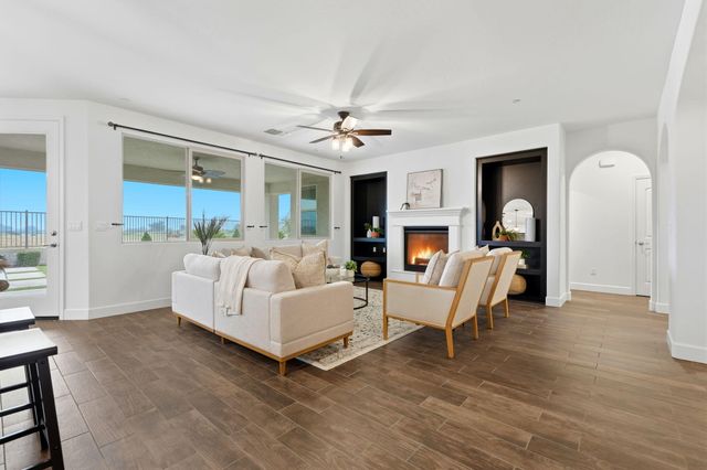 400 Ridge Creek Estates Way, Dinuba, CA 93618