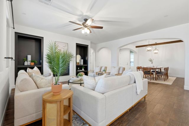 400 Ridge Creek Estates Way, Dinuba, CA 93618