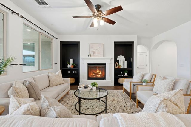 400 Ridge Creek Estates Way, Dinuba, CA 93618