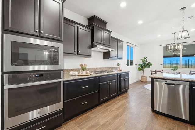 400 Ridge Creek Estates Way, Dinuba, CA 93618