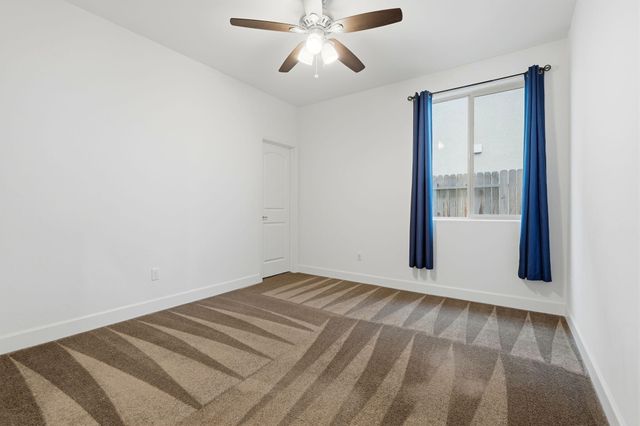 400 Ridge Creek Estates Way, Dinuba, CA 93618