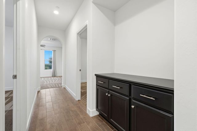 400 Ridge Creek Estates Way, Dinuba, CA 93618