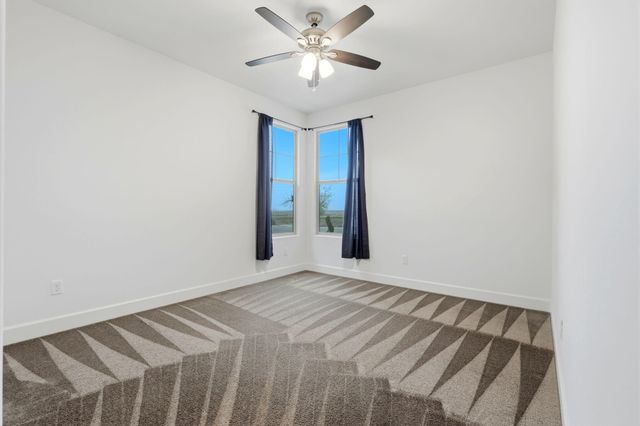 400 Ridge Creek Estates Way, Dinuba, CA 93618