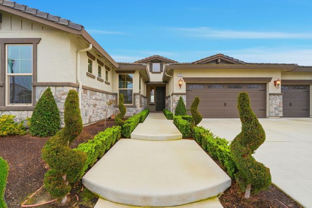 400 Ridge Creek Estates Way, Dinuba, CA 93618