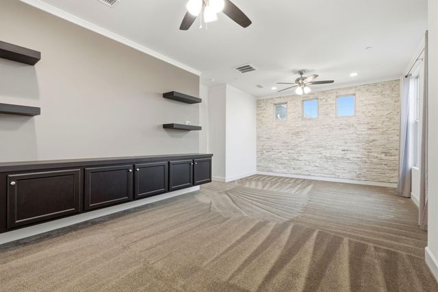 400 Ridge Creek Estates Way, Dinuba, CA 93618