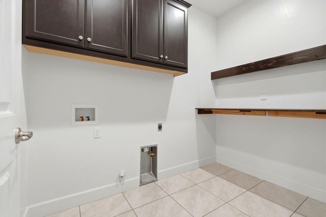 400 Ridge Creek Estates Way, Dinuba, CA 93618