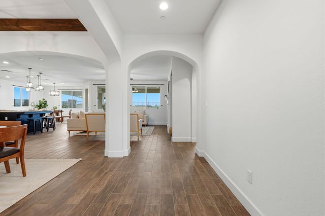 400 Ridge Creek Estates Way, Dinuba, CA 93618