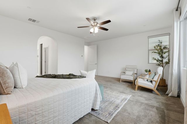 400 Ridge Creek Estates Way, Dinuba, CA 93618