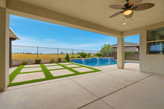 400 Ridge Creek Estates Way, Dinuba, CA 93618