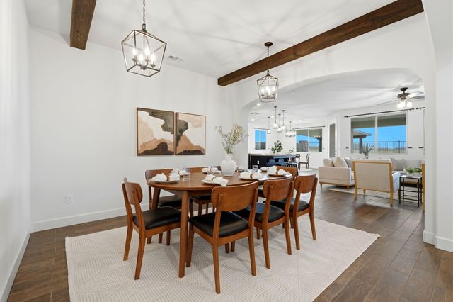 400 Ridge Creek Estates Way, Dinuba, CA 93618