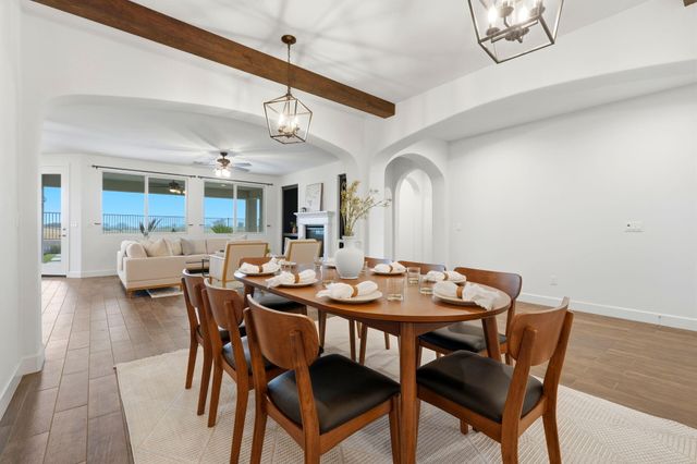 400 Ridge Creek Estates Way, Dinuba, CA 93618