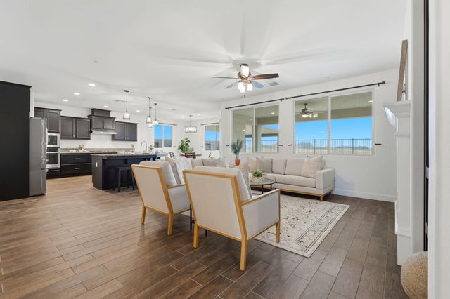 400 Ridge Creek Estates Way, Dinuba, CA 93618