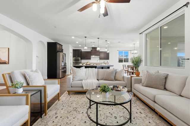 400 Ridge Creek Estates Way, Dinuba, CA 93618