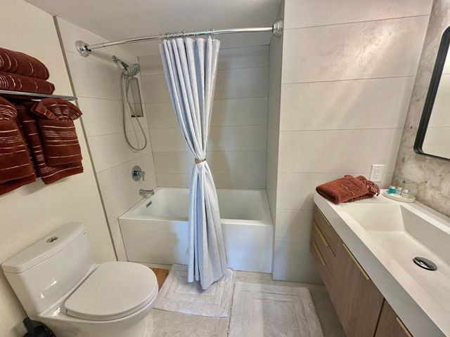167 YACHT CLUB Way 204, Hypoluxo, FL 33462