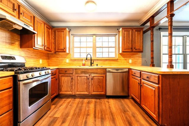 10207 Old Orchard Road, La Porte, TX 77571