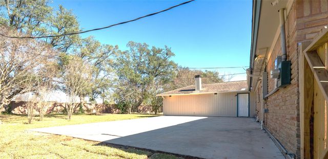 10207 Old Orchard Road, La Porte, TX 77571