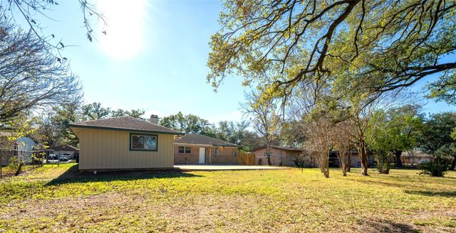 10207 Old Orchard Road, La Porte, TX 77571