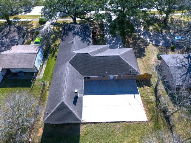 10207 Old Orchard Road, La Porte, TX 77571