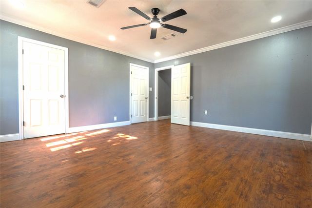 10207 Old Orchard Road, La Porte, TX 77571