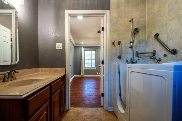 10207 Old Orchard Road, La Porte, TX 77571