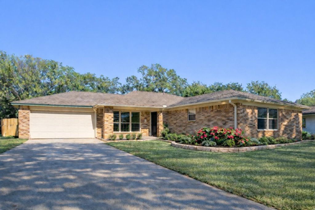 10207 Old Orchard Road, La Porte, TX 77571