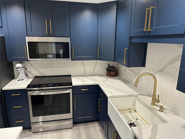 808 3RD AVENUE W 701, Bradenton, FL 34205