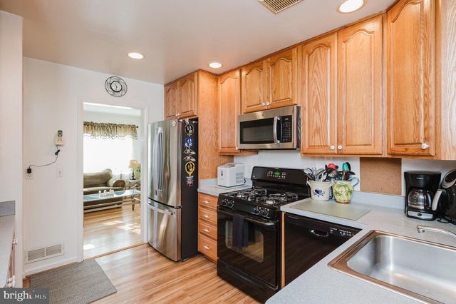 2208 GAYLAWN, Halethorpe, MD 21227