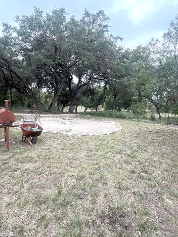 143 Taff Place, Leakey, TX 78873