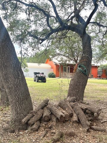 143 Taff Place, Leakey, TX 78873