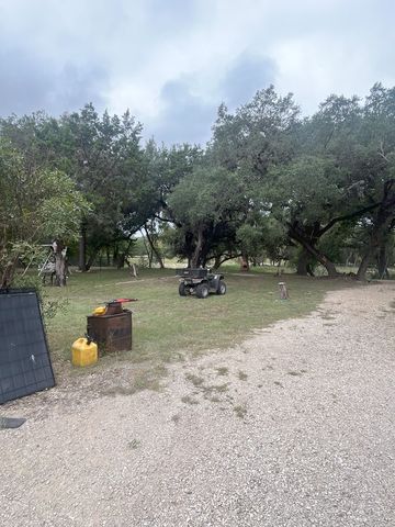 143 Taff Place, Leakey, TX 78873