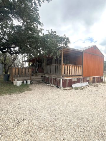 143 Taff Place, Leakey, TX 78873