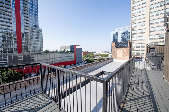 2100 S Indiana Avenue 305, Chicago, IL 60616