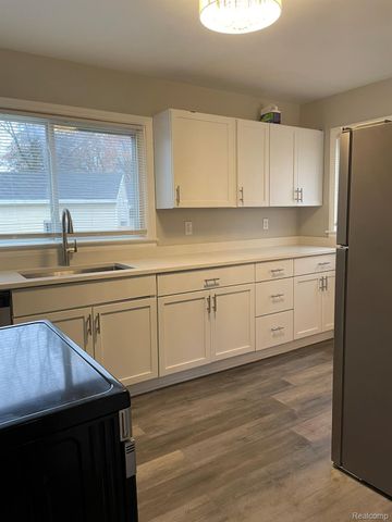 3021 N Grand River Avenue, Lansing, MI 48906