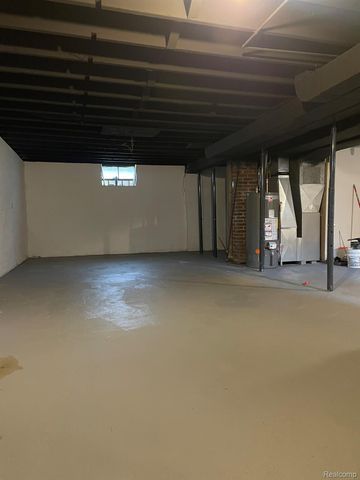 3021 N Grand River Avenue, Lansing, MI 48906