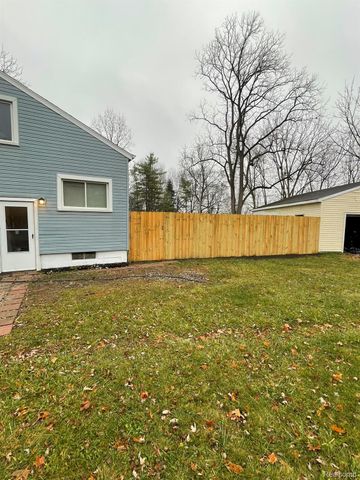 3021 N Grand River Avenue, Lansing, MI 48906