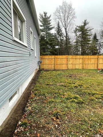 3021 N Grand River Avenue, Lansing, MI 48906