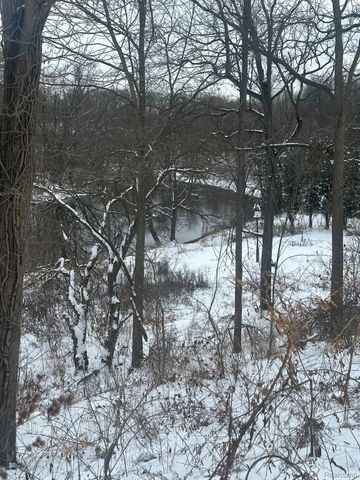 3021 N Grand River Avenue, Lansing, MI 48906