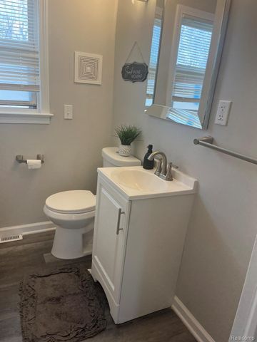 3021 N Grand River Avenue, Lansing, MI 48906